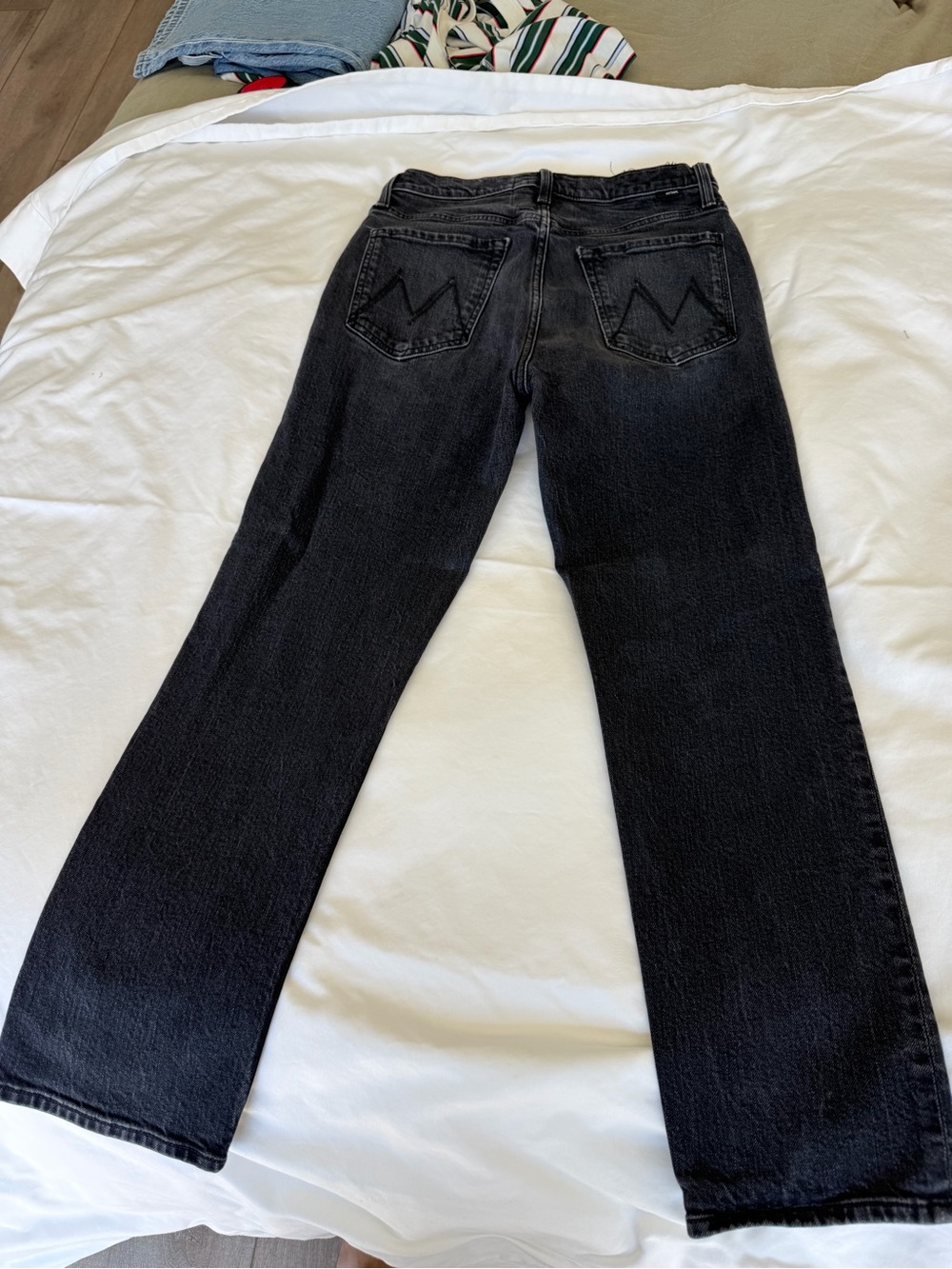 Classic High-Rise Women's Jeans in Washed Black - Picture 4 of 7